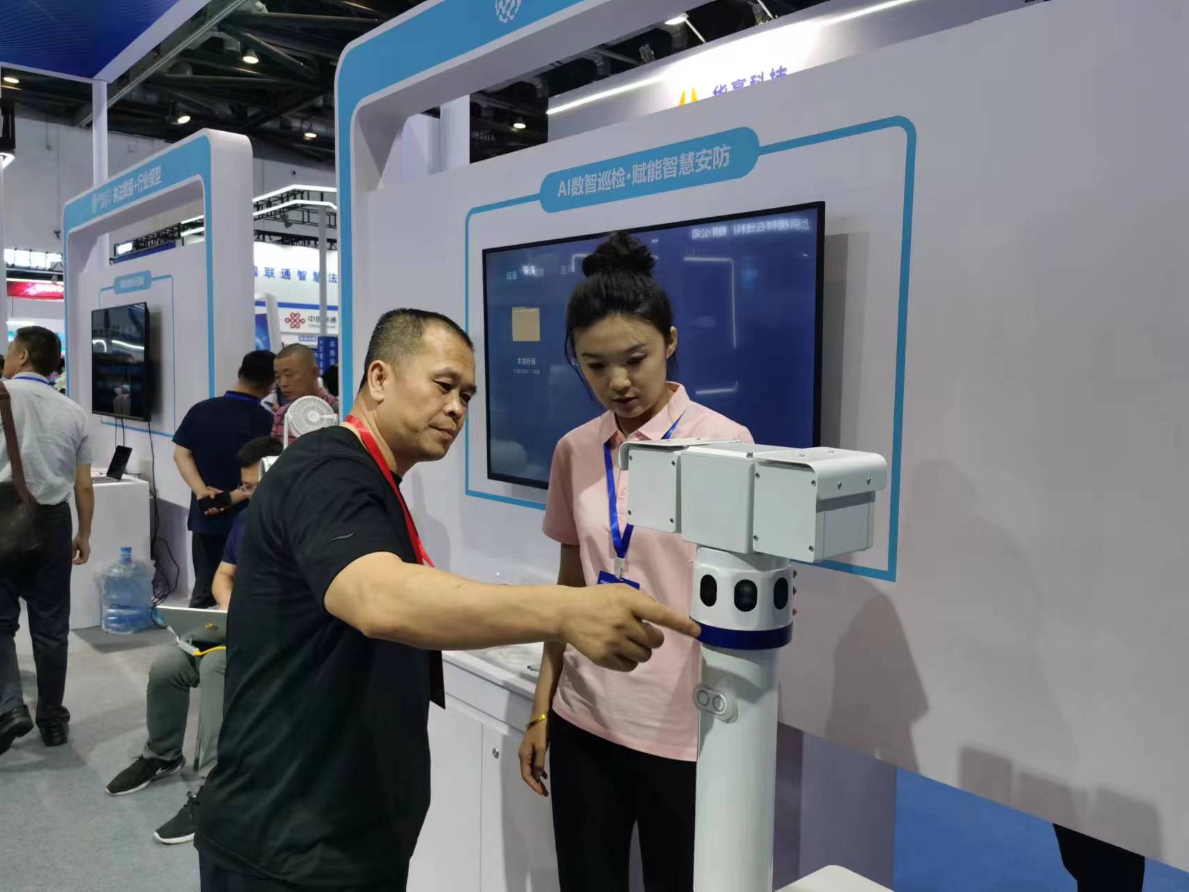 高新兴机器人亮相“2024政法装备展”
