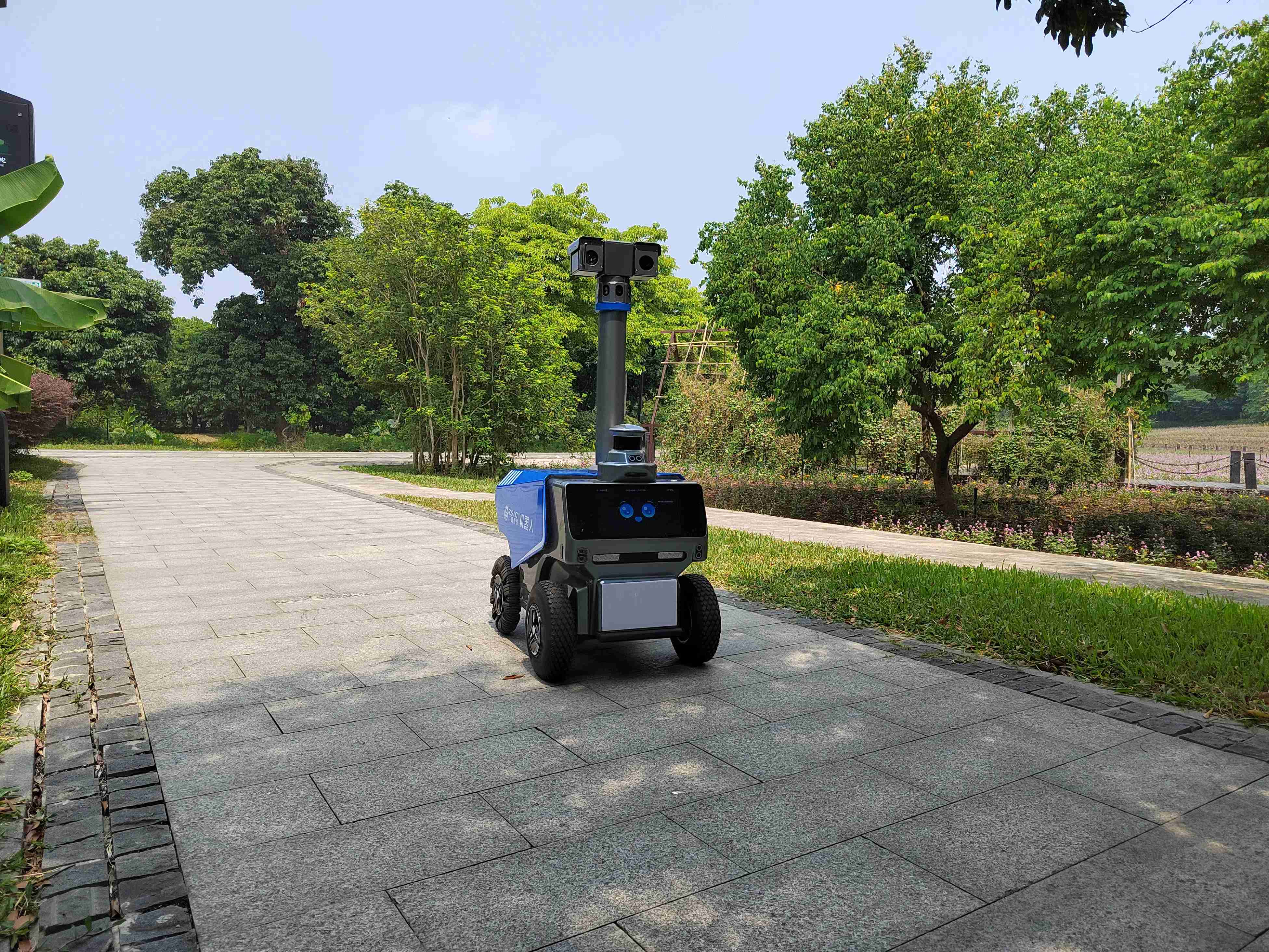 安保巡逻机器人F2 —— 公园景区场景应用