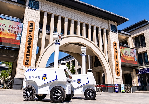 F2安保巡逻机器人 —— 校园场景应用